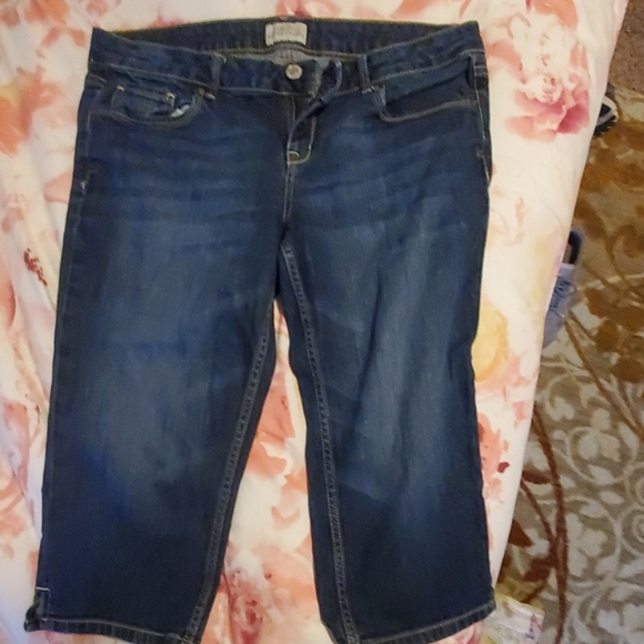 Aeropostale capris - Picture 1 of 3